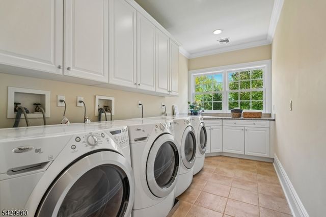 6 Grosvenor Rd, Millburn Twp., NJ 07078