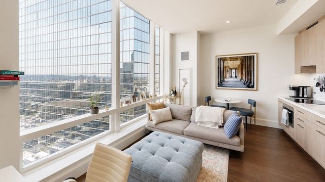 430 Stuart St 21D, Boston, MA 02116