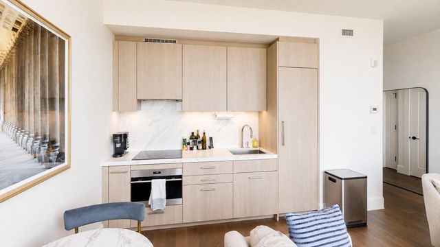 430 Stuart St 21D, Boston, MA 02116