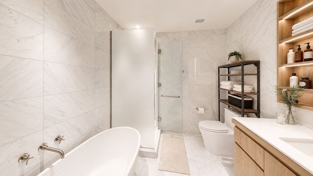 430 Stuart St 21D, Boston, MA 02116