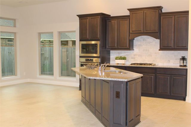 1335 Paradise Creek Lane, Rosenberg, TX 77471