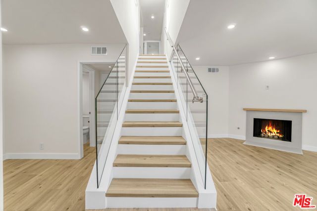 18411 Hatteras Street 230, Tarzana (los Angeles), CA 91356