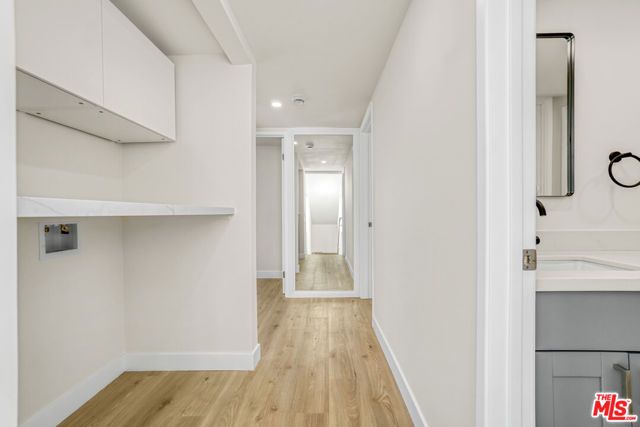 18411 Hatteras Street 230, Tarzana (los Angeles), CA 91356