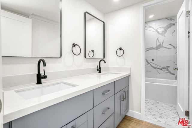 18411 Hatteras Street 230, Tarzana (los Angeles), CA 91356