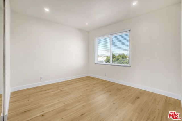 18411 Hatteras Street 230, Tarzana (los Angeles), CA 91356