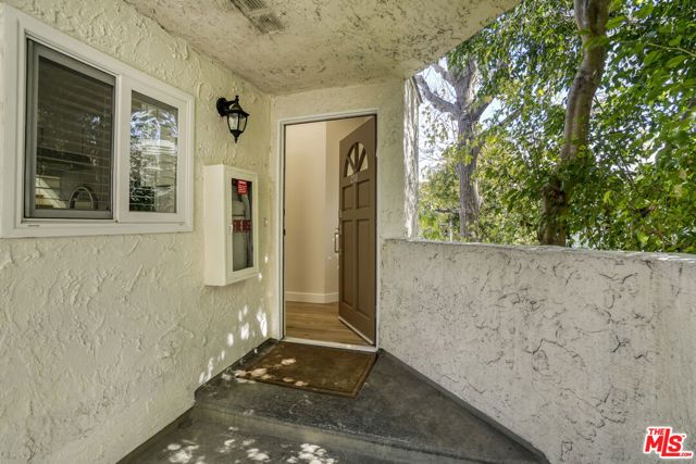 18411 Hatteras Street 230, Tarzana (los Angeles), CA 91356