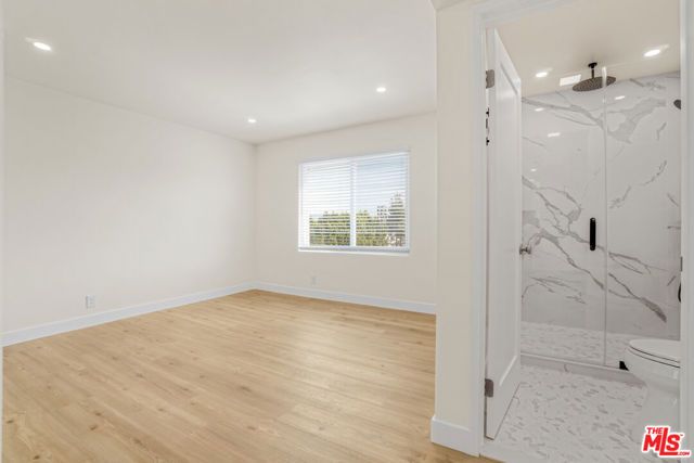 18411 Hatteras Street 230, Tarzana (los Angeles), CA 91356