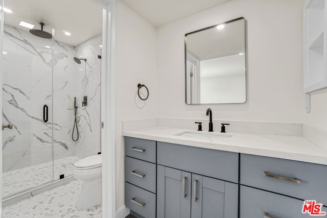 18411 Hatteras Street 230, Tarzana (los Angeles), CA 91356