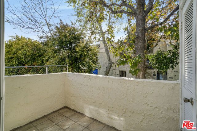 18411 Hatteras Street 230, Tarzana (los Angeles), CA 91356