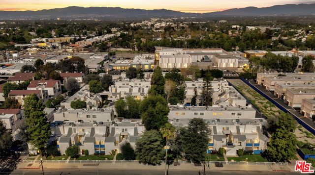 18411 Hatteras Street 230, Tarzana (los Angeles), CA 91356