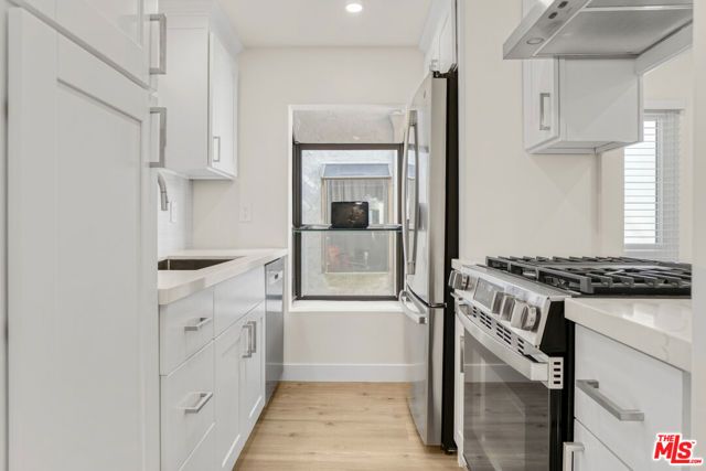 18411 Hatteras Street 230, Tarzana (los Angeles), CA 91356