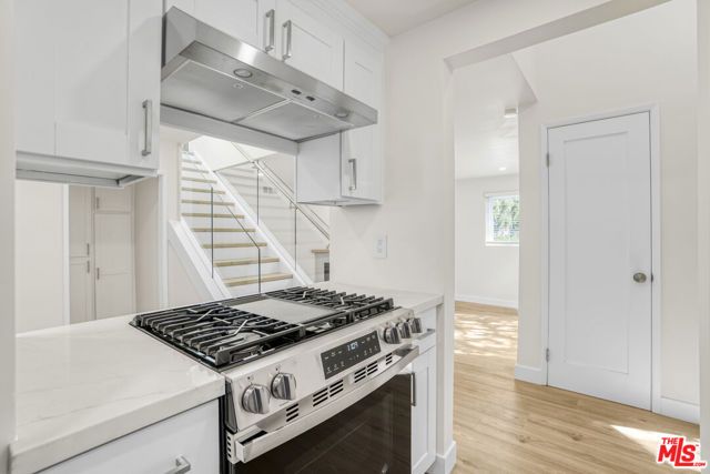 18411 Hatteras Street 230, Tarzana (los Angeles), CA 91356