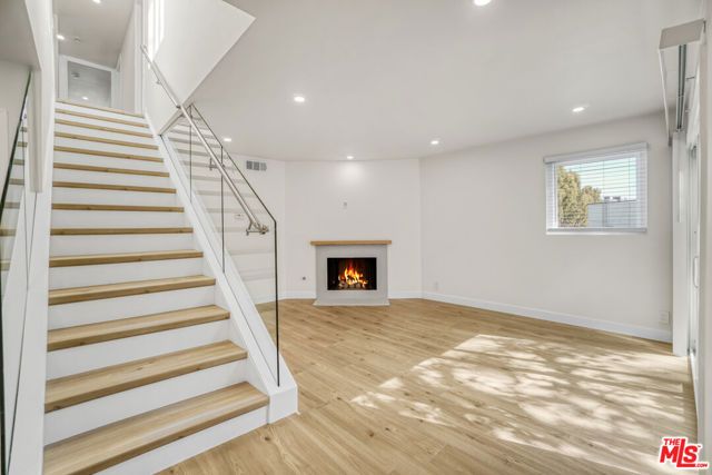 18411 Hatteras Street 230, Tarzana (los Angeles), CA 91356