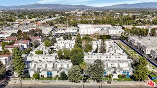 18411 Hatteras Street 230, Tarzana (los Angeles), CA 91356