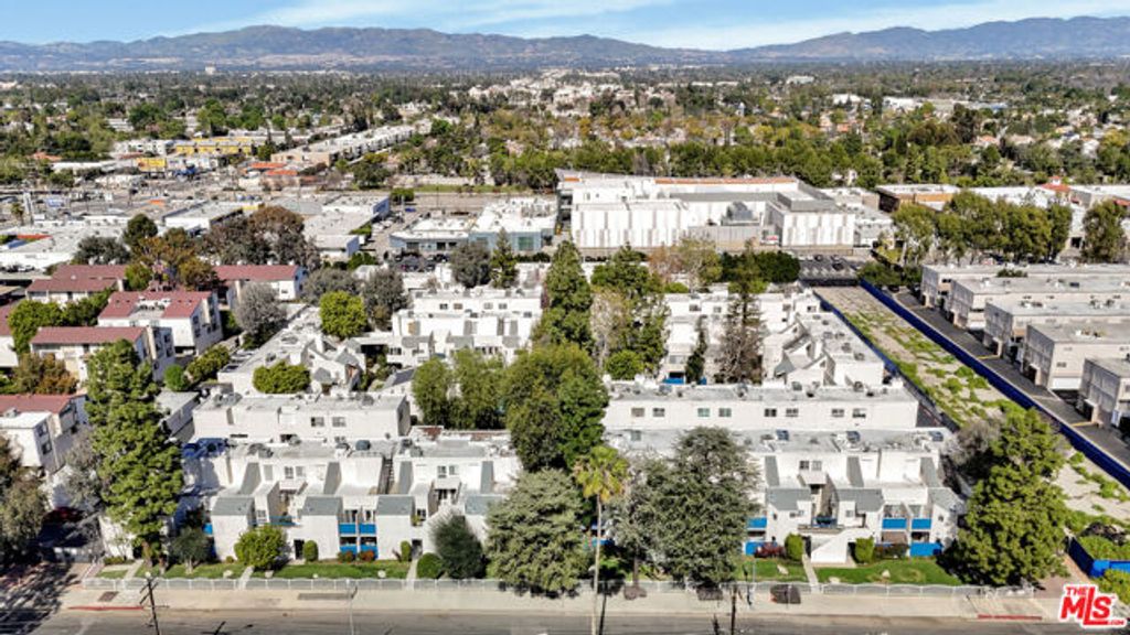 18411 Hatteras Street 230, Tarzana (los Angeles), CA 91356