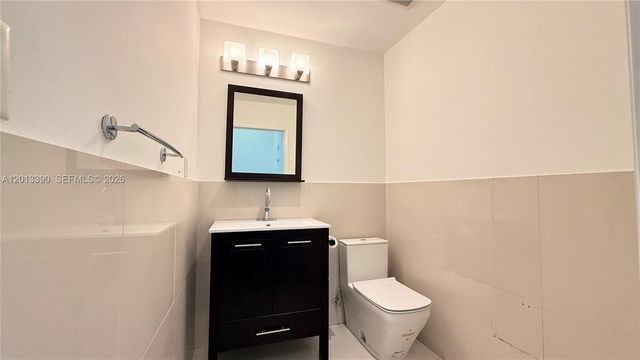 8283 NW 64th St 2, Medley, FL 33166
