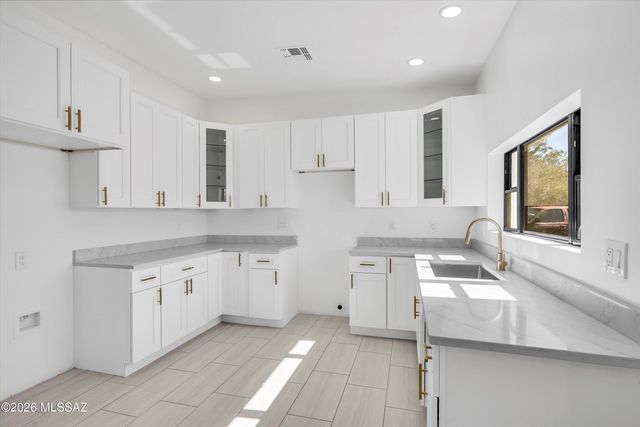 4005 E 17th Street, Tucson, AZ 85711