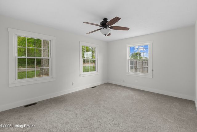 16 Meadowbrook Dr, Frankfort, KY 40601