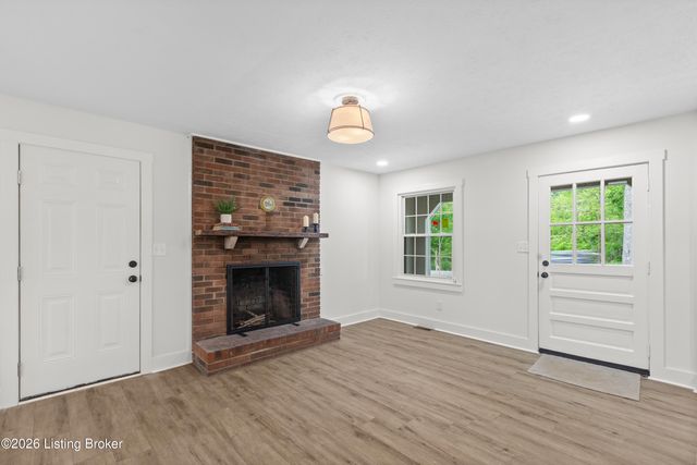 16 Meadowbrook Dr, Frankfort, KY 40601