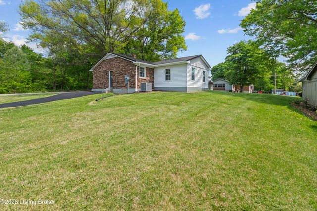 16 Meadowbrook Dr, Frankfort, KY 40601