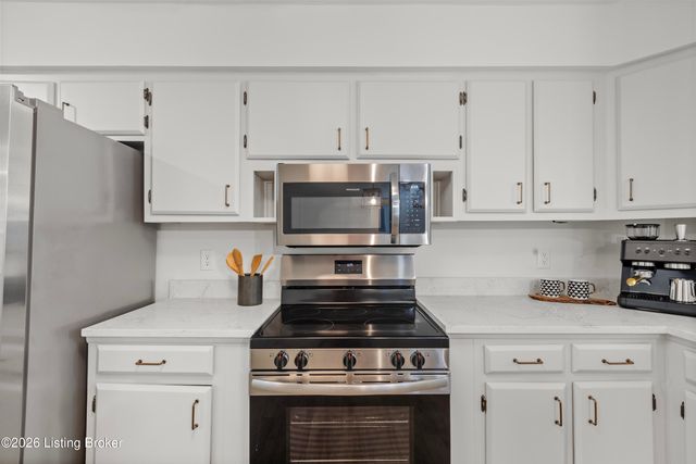16 Meadowbrook Dr, Frankfort, KY 40601