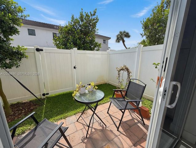 217 SW 170th Ave, Pembroke Pines, FL 33027