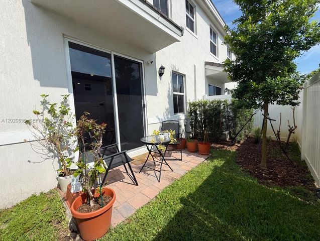 217 SW 170th Ave, Pembroke Pines, FL 33027