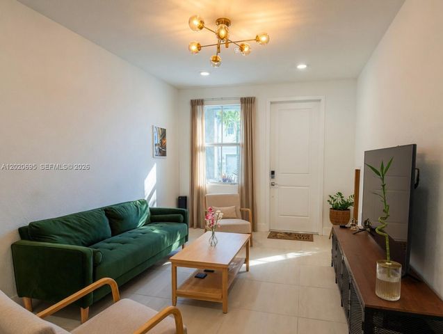 217 SW 170th Ave, Pembroke Pines, FL 33027