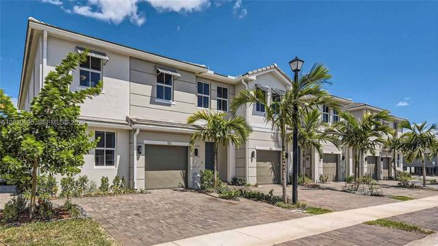 217 SW 170th Ave, Pembroke Pines, FL 33027