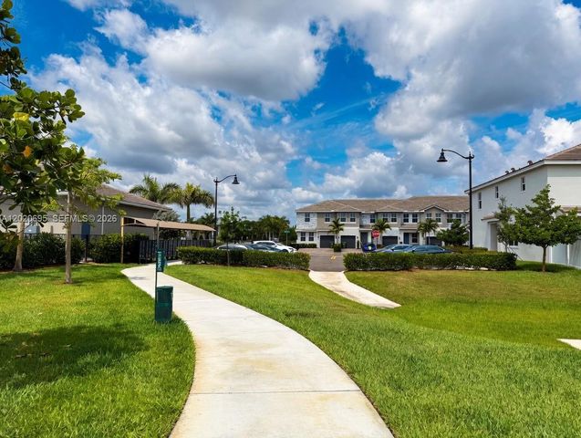 217 SW 170th Ave, Pembroke Pines, FL 33027