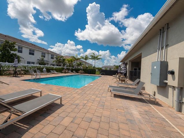 217 SW 170th Ave, Pembroke Pines, FL 33027