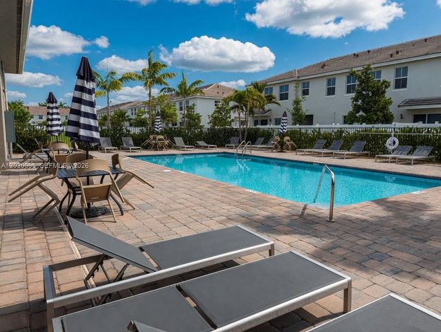 217 SW 170th Ave, Pembroke Pines, FL 33027