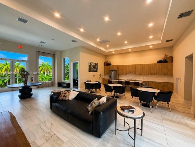 217 SW 170th Ave, Pembroke Pines, FL 33027