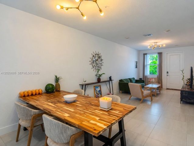 217 SW 170th Ave, Pembroke Pines, FL 33027