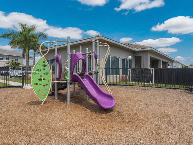 217 SW 170th Ave, Pembroke Pines, FL 33027