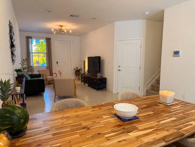 217 SW 170th Ave, Pembroke Pines, FL 33027