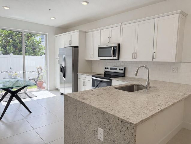 217 SW 170th Ave, Pembroke Pines, FL 33027
