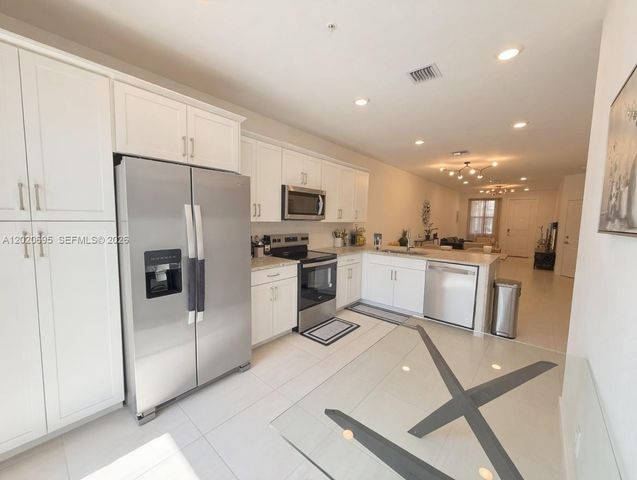 217 SW 170th Ave, Pembroke Pines, FL 33027