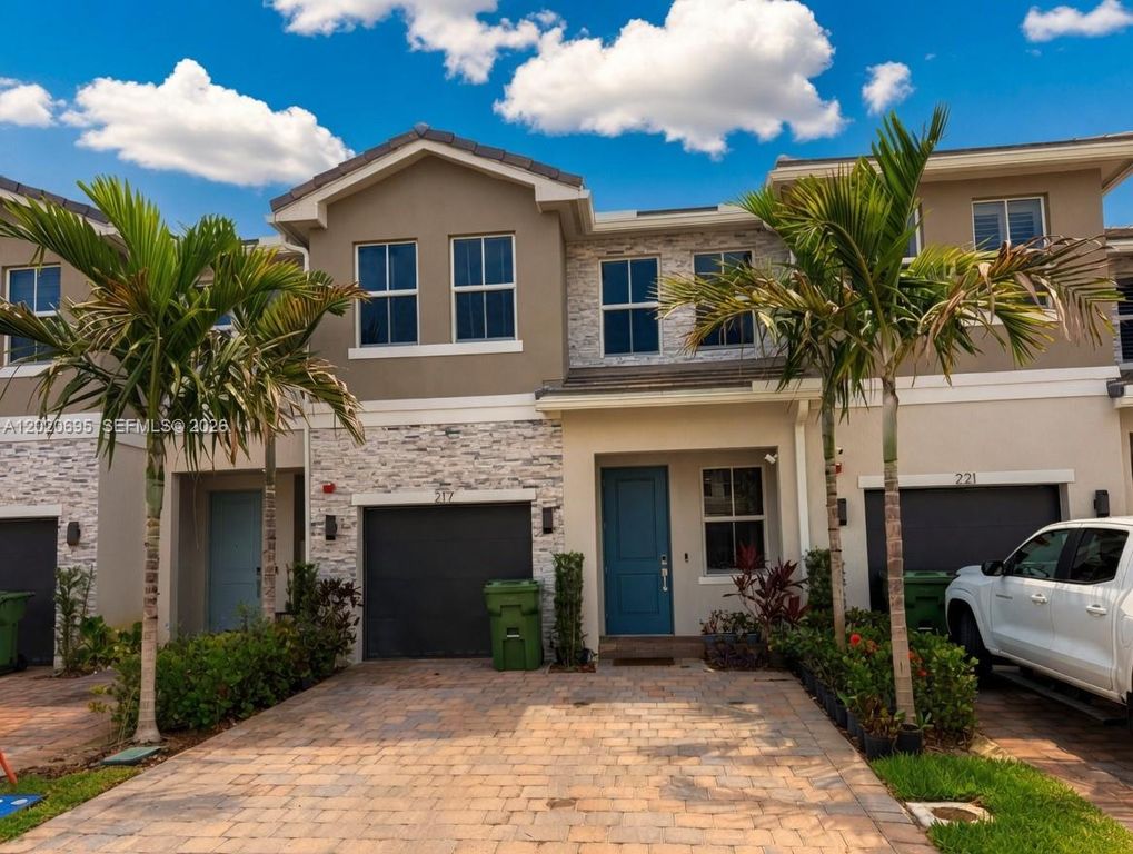 217 SW 170th Ave, Pembroke Pines, FL 33027