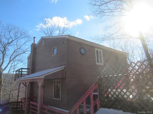 70 Deer Trail N, Greenwood Lake, NY 10925
