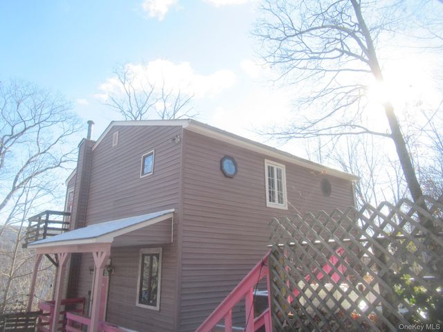 70 Deer Trail N, Greenwood Lake, NY 10925