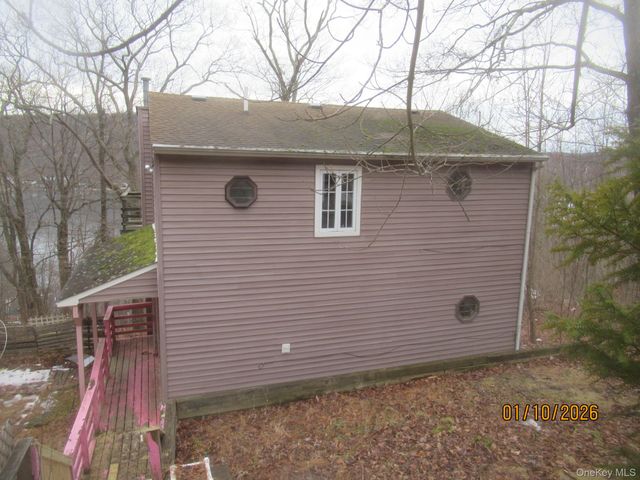 70 Deer Trail N, Greenwood Lake, NY 10925