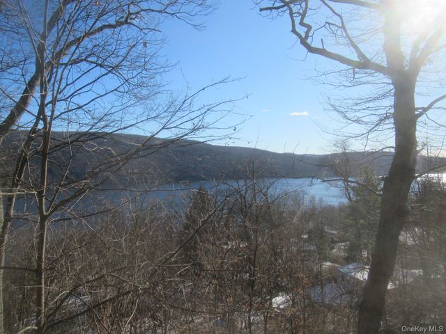 70 Deer Trail N, Greenwood Lake, NY 10925