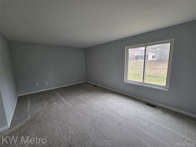 6680 Ridgefield Circle Circle 104, West Bloomfield Charter Township, MI 48322