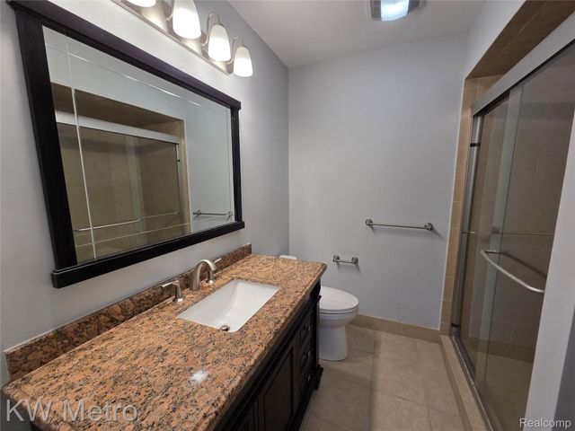 6680 Ridgefield Circle Circle 104, West Bloomfield Charter Township, MI 48322