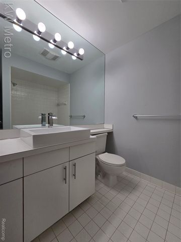 6680 Ridgefield Circle Circle 104, West Bloomfield Charter Township, MI 48322