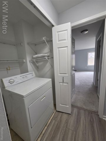 6680 Ridgefield Circle Circle 104, West Bloomfield Charter Township, MI 48322