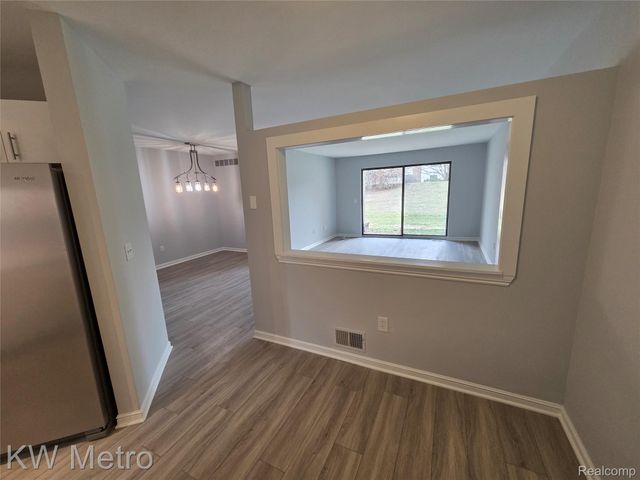 6680 Ridgefield Circle Circle 104, West Bloomfield Charter Township, MI 48322