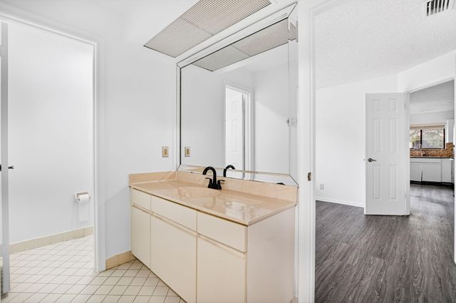 5530 Coach House Circle E, Boca Raton, FL 33486