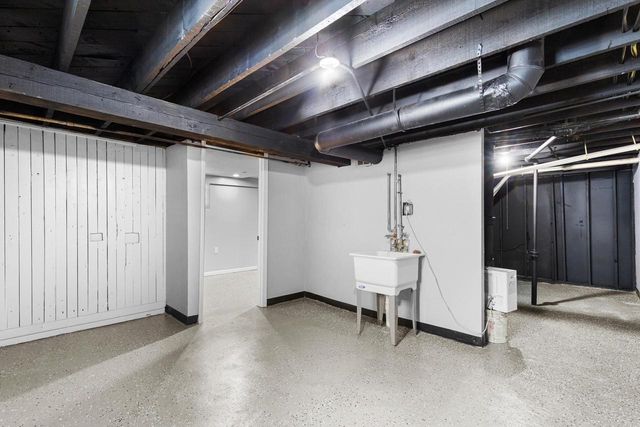 2908 Clarke STREET, Milwaukee, WI 53210